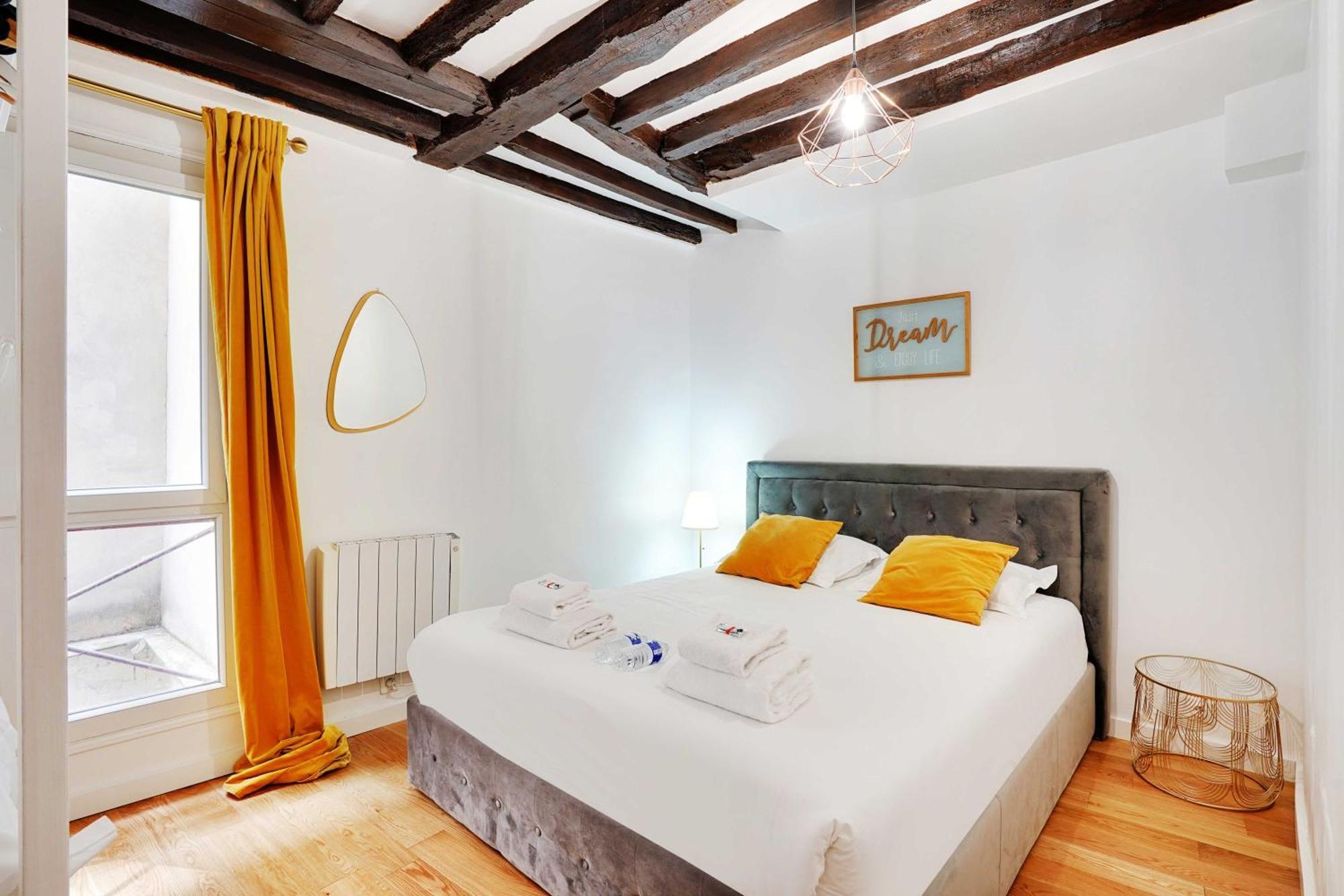 Confort Et Charme Pour 6 A Republioque Appartement Parijs